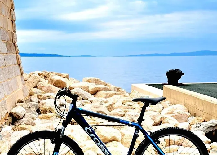 Ora, Home On The Sea.